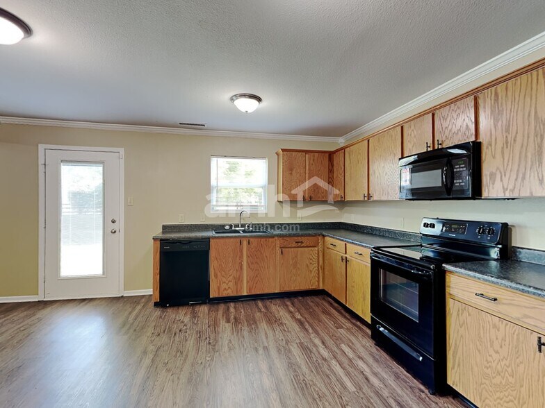 Building Photo - 8441 Wheatfield Dr