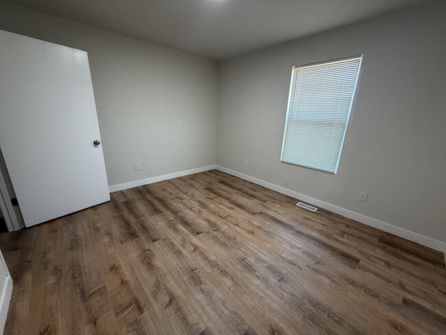 Building Photo - 1703 Hanover Blvd