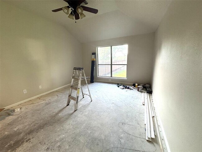 Building Photo - 772 Riverside Dr