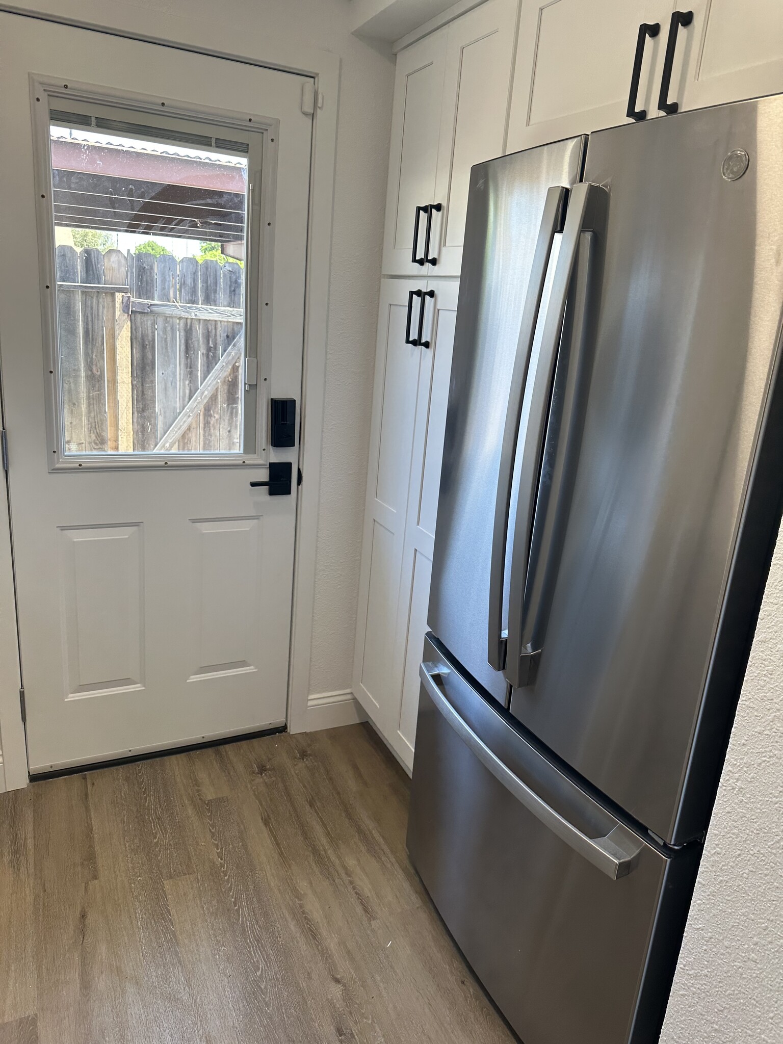 Refrigerator and large pantry - 10152 Ascot Cir