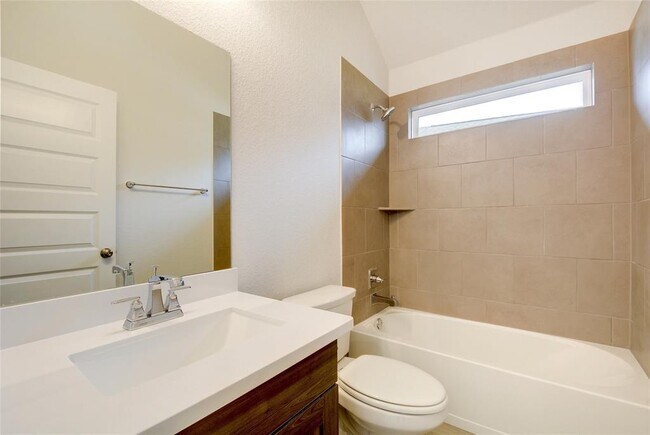 Building Photo - 134 Edgewater Trl