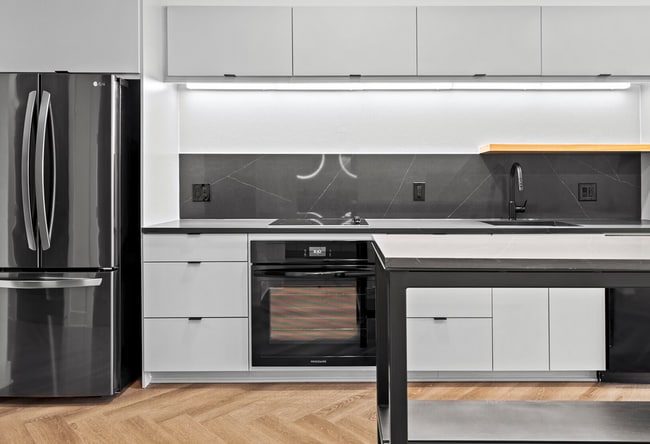 Building Photo - 239 W 9th St