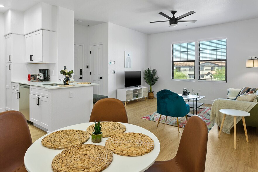 Building Photo - 9450 W Cabela Dr