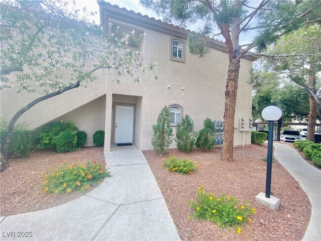 Primary Photo - 5415 W Harmon Ave