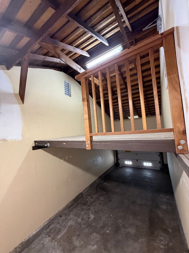Building Photo - Updated Redwood City Home! New Bath, Fresh...