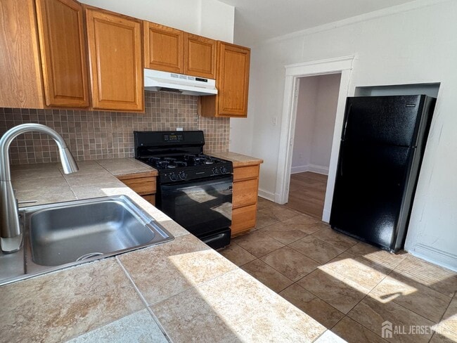 Building Photo - 501 S 3rd Ave