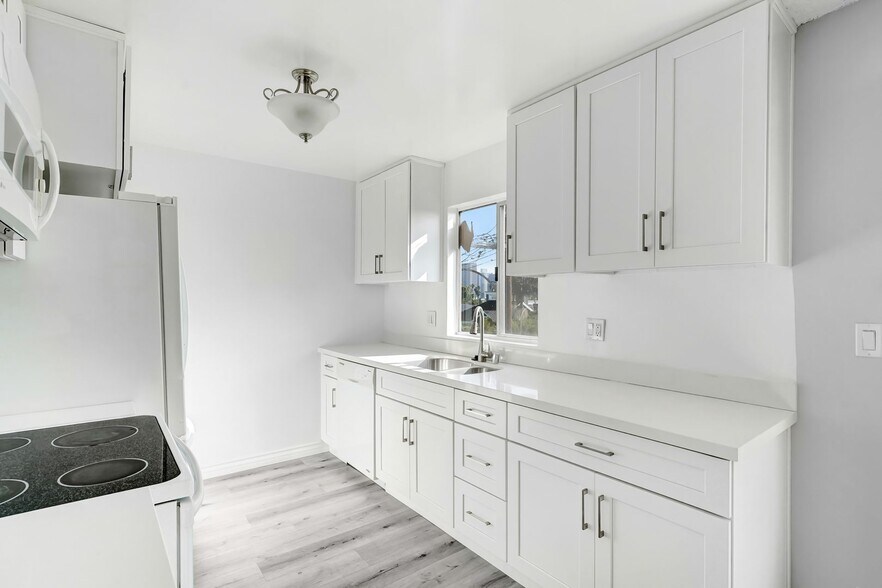 Building Photo - 12246 Montana Ave