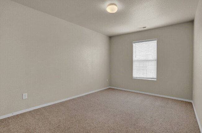 Building Photo - Spacious 3-Bed End-Unit Townhome with Mountain Views Near Ft. Carson