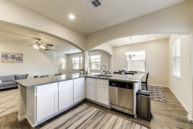 Building Photo - 8407 Hawthorn Vly Ln