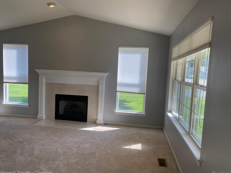Building Photo - 41506 Greenspire Dr