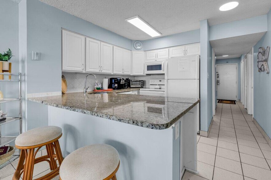 Building Photo - 2500 N Ocean Blvd