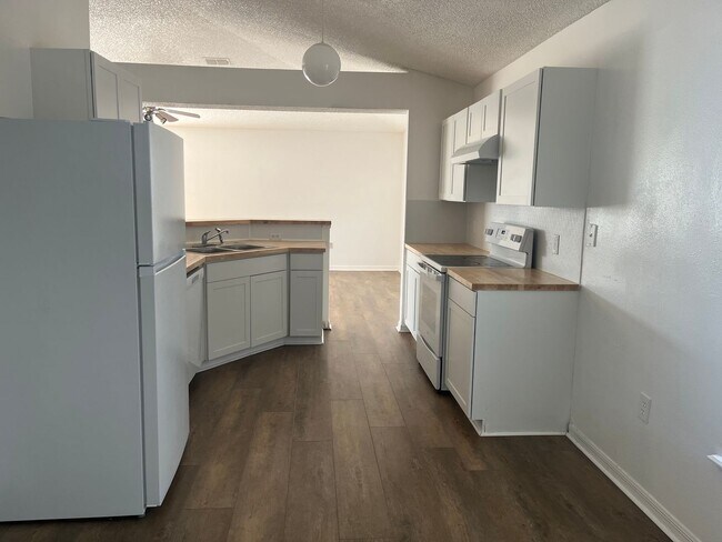 Building Photo - 3 BR/2BA $1899 Middleburg