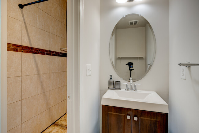 1/2 Bathroom - 526 Victorianna Dr