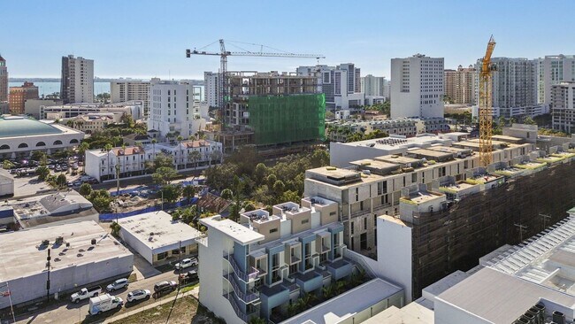 Building Photo - 1343 4th St