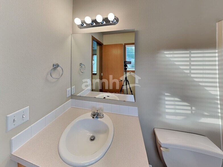 Building Photo - 13023 158th Street Ct E