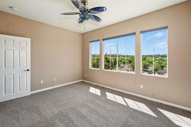 Building Photo - GORGEOUS 4+3 in Copperhill Area