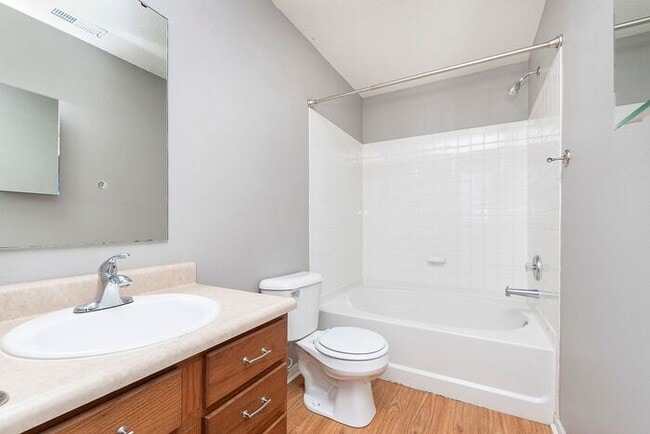 Building Photo - Great 3 Bedroom, 2 1/2 Bath Home in Cameron Meadows Subdivision!