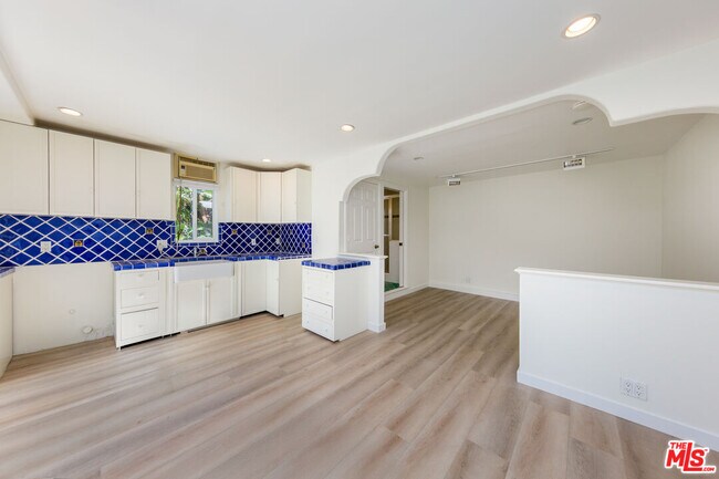 Building Photo - 6431 Maryland Dr