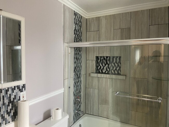 Building Photo - 2 Bedroom House for RENT with Garage and e...