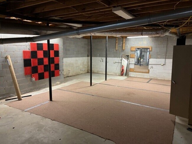 Building Photo - 185 Redwood Cir