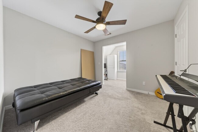 Building Photo - 404 Black Thorn Ln