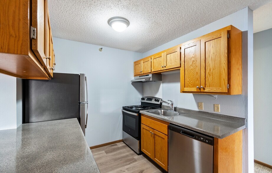 Elmcreek Apartments 1171911719 Champlin Dr Champlin MN 55316