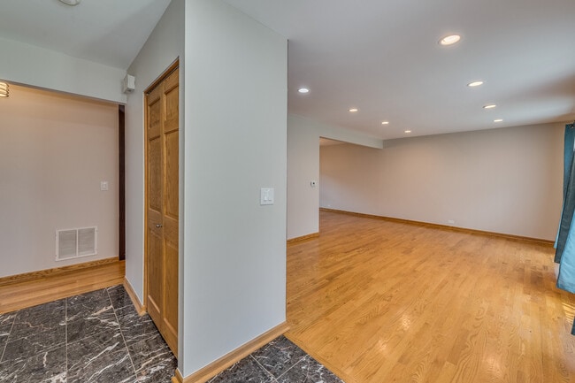 Building Photo - 912 Bedford Ct