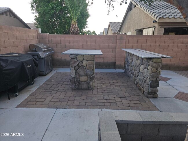 Building Photo - 10937 E Catalina Ave
