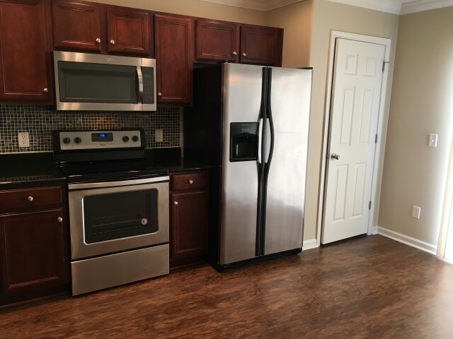 Building Photo - 5 Miller Pond Rd