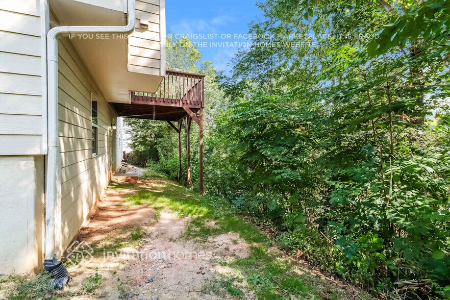 Building Photo - 1343 Dalesford Dr