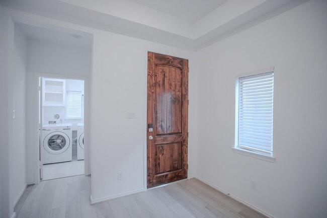 Building Photo - 10543 Shining Dawn Wy