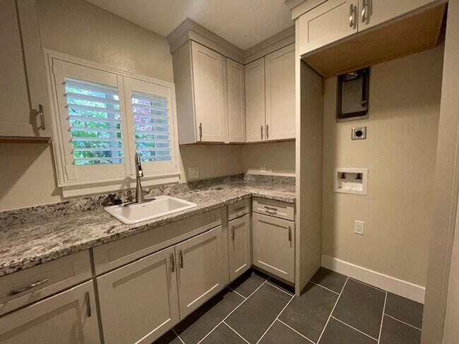 Building Photo - Classic Home with Modern Remodel and Huge Backyard in Desirable Arden Park Neighborhood!