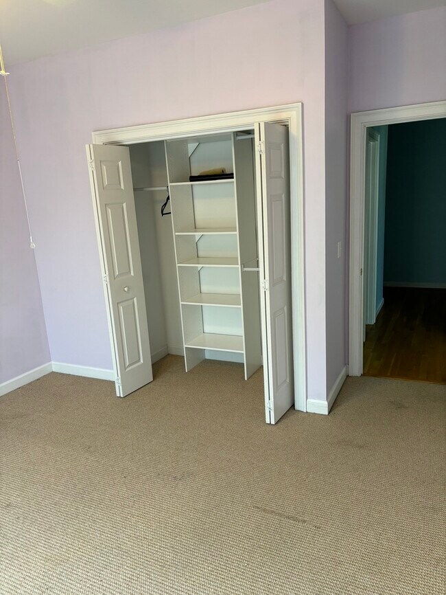 Building Photo - 279 Sandstone Rd