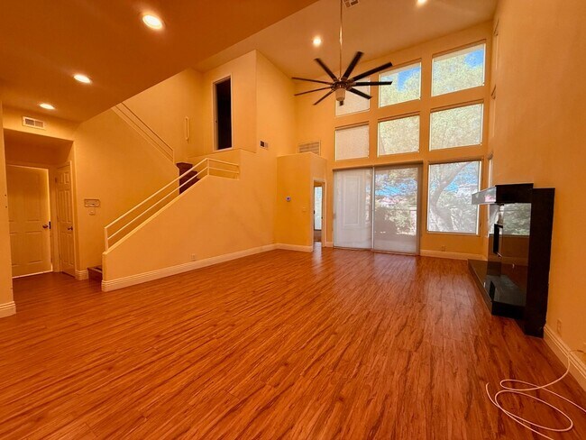 Building Photo - Gorgeous Spanish Trails 3BR House for lease!