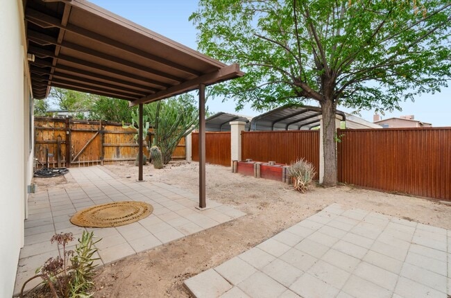 Building Photo - Incredible home with lovely patio perfect for you! Check it out today!