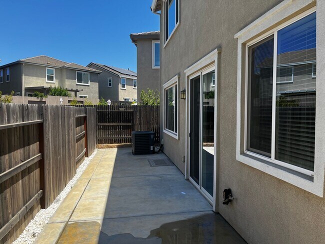 Building Photo - Excellent Witney Ranch 4 Bedroom, 3 Bathroom Home in Whitney Ranch for Rent.