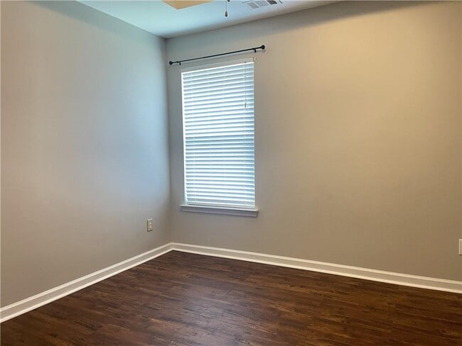 Building Photo - 385 Blackwood Ln