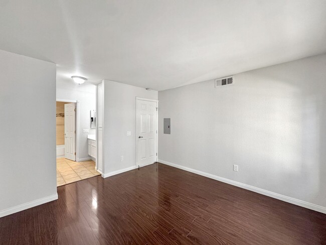 Building Photo - Great 2B/2BA Condo in Mira Mesa!