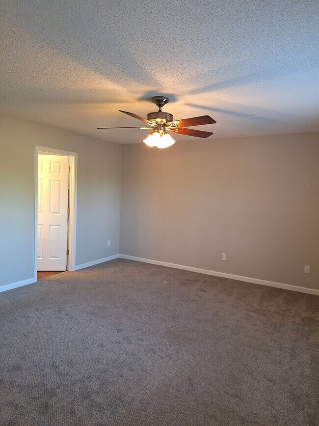 Building Photo - Marvelous Three Bedroom Home in Lake Carolina!