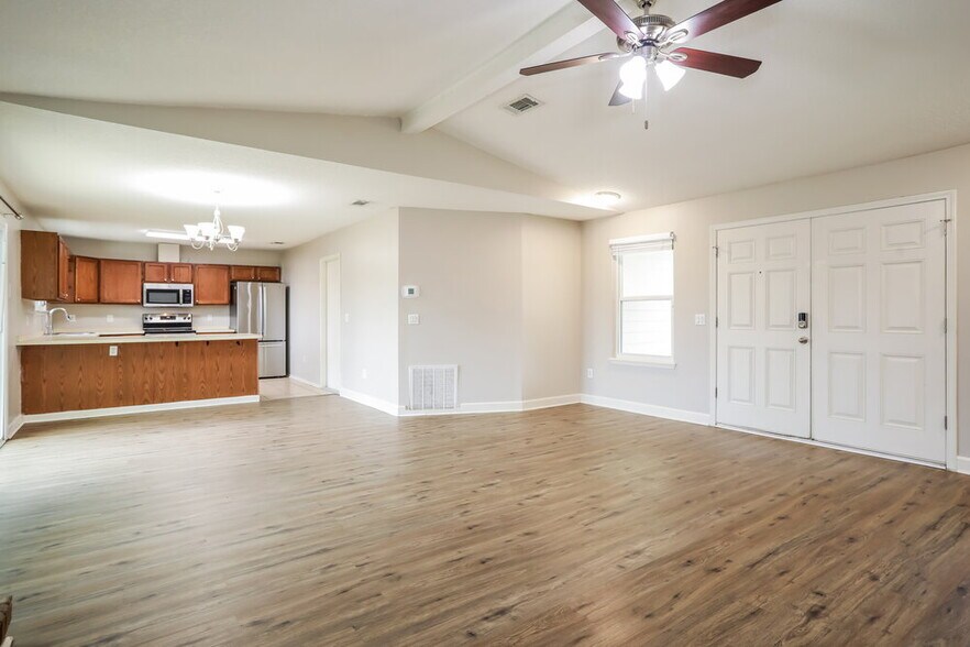 Building Photo - 2916 Trenton Ct