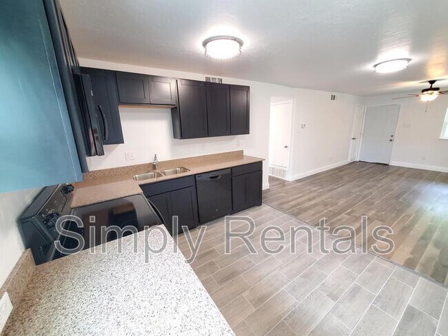 Building Photo - Wesley Street 2004