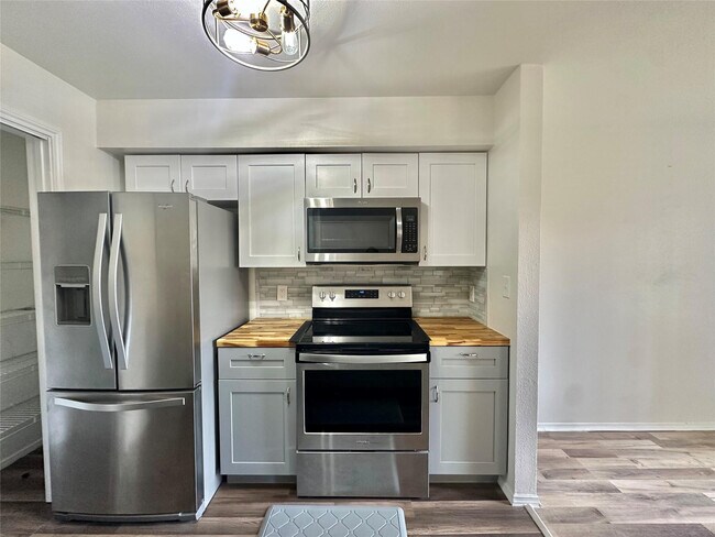 Building Photo - 2371 NW 33rd St