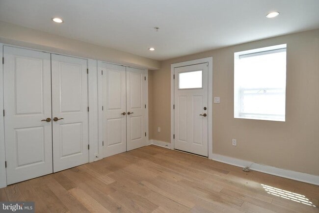 Building Photo - 901 Lawrence St NE