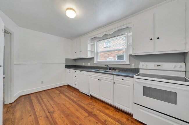 Building Photo - 1228 Wasena Ave SW