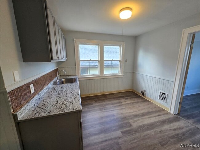 Building Photo - 693 Lasalle Ave