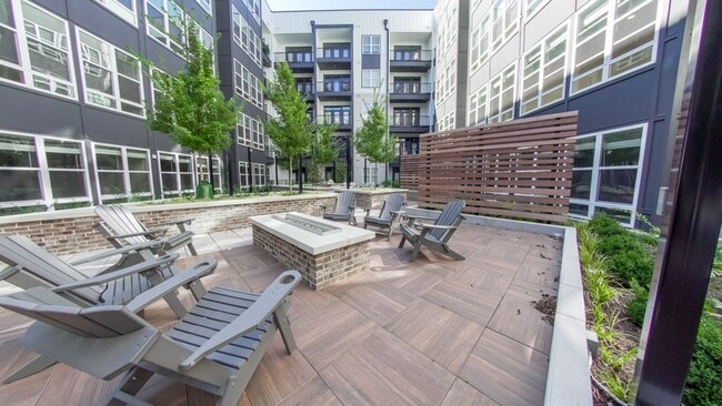 Building Photo - 500 W Trade St