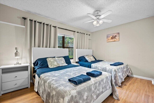Building Photo - 1602 Montauk Dr