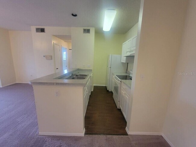 Building Photo - 10020 Strafford Oak Ct