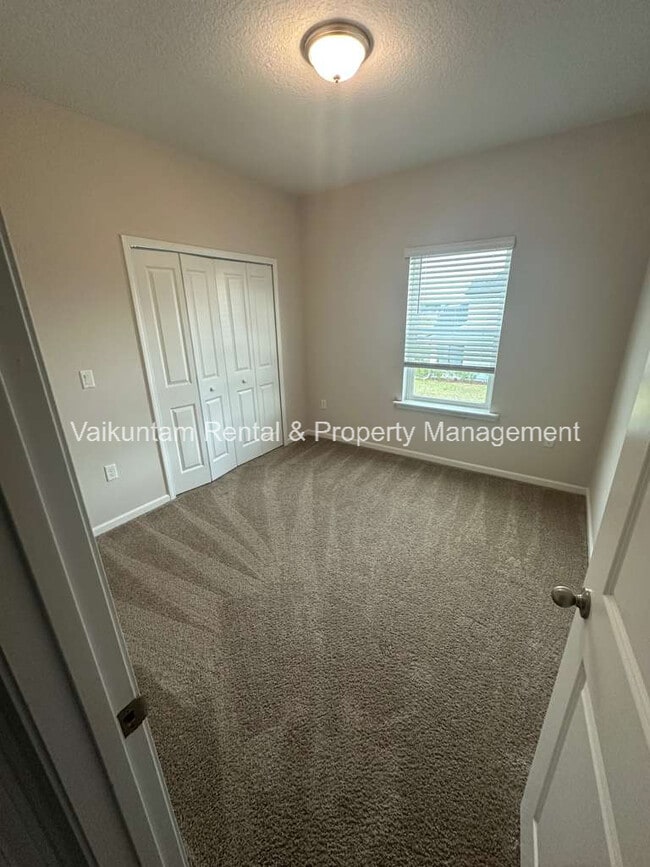 Building Photo - 234 Brandon Lks Dr