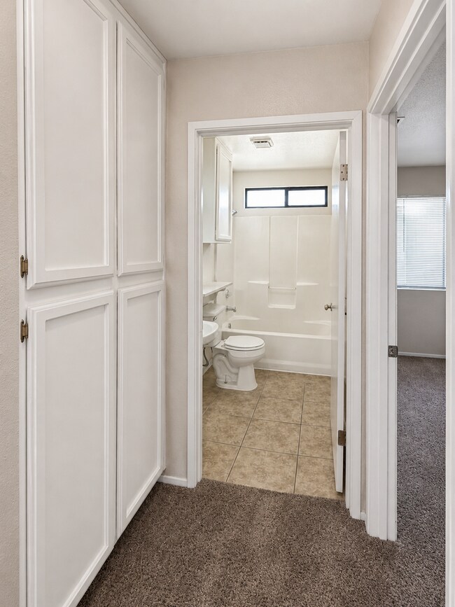 Building Photo - 8702 Lyn River Ct